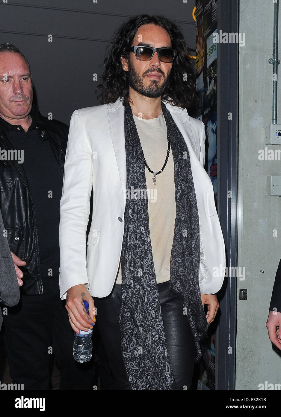 Russell Brand und Sheridan Smith gesehen an einem Abend in der Soho Theater Comedy Cabaret Bar, Sheridan Blätter früh raus und ruft zu einem nahe gelegenen Hotel von Russell Brand Fahrer begleitet Featuring: Russell Brand wo: London, Vereinigtes Königreich bei: 22. Mai 2013 Stockfoto