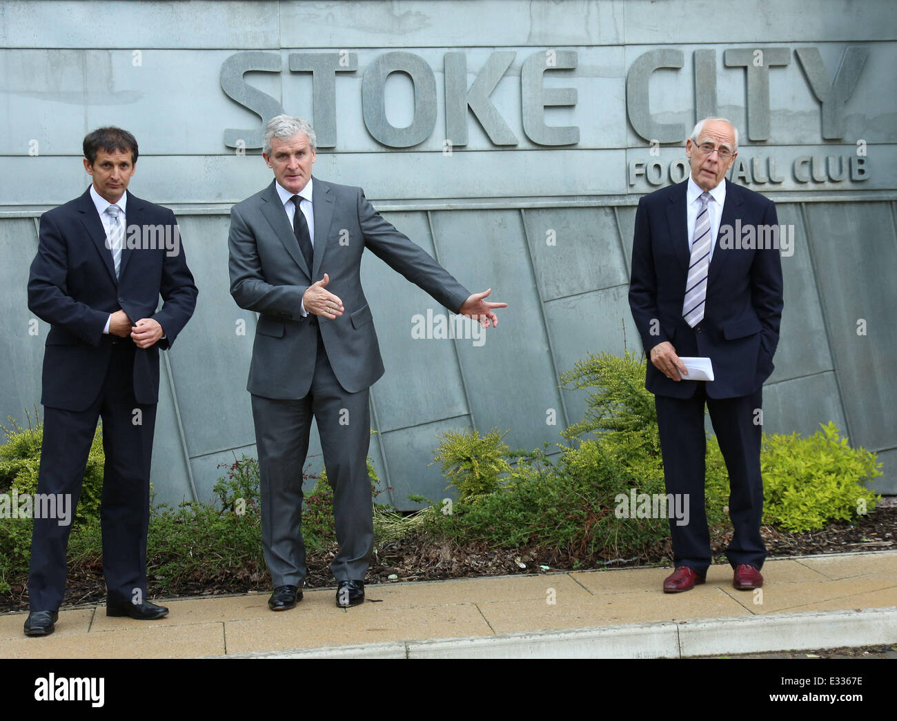 Mark Hughes besucht eine Pressekonferenz und ist als der neue Manager von Stoke City Football Club mit enthüllt: Mark Hughes, Peter Coates wo: Stoke nach Trent, Großbritannien wenn: 30. Mai 2013 Stockfoto