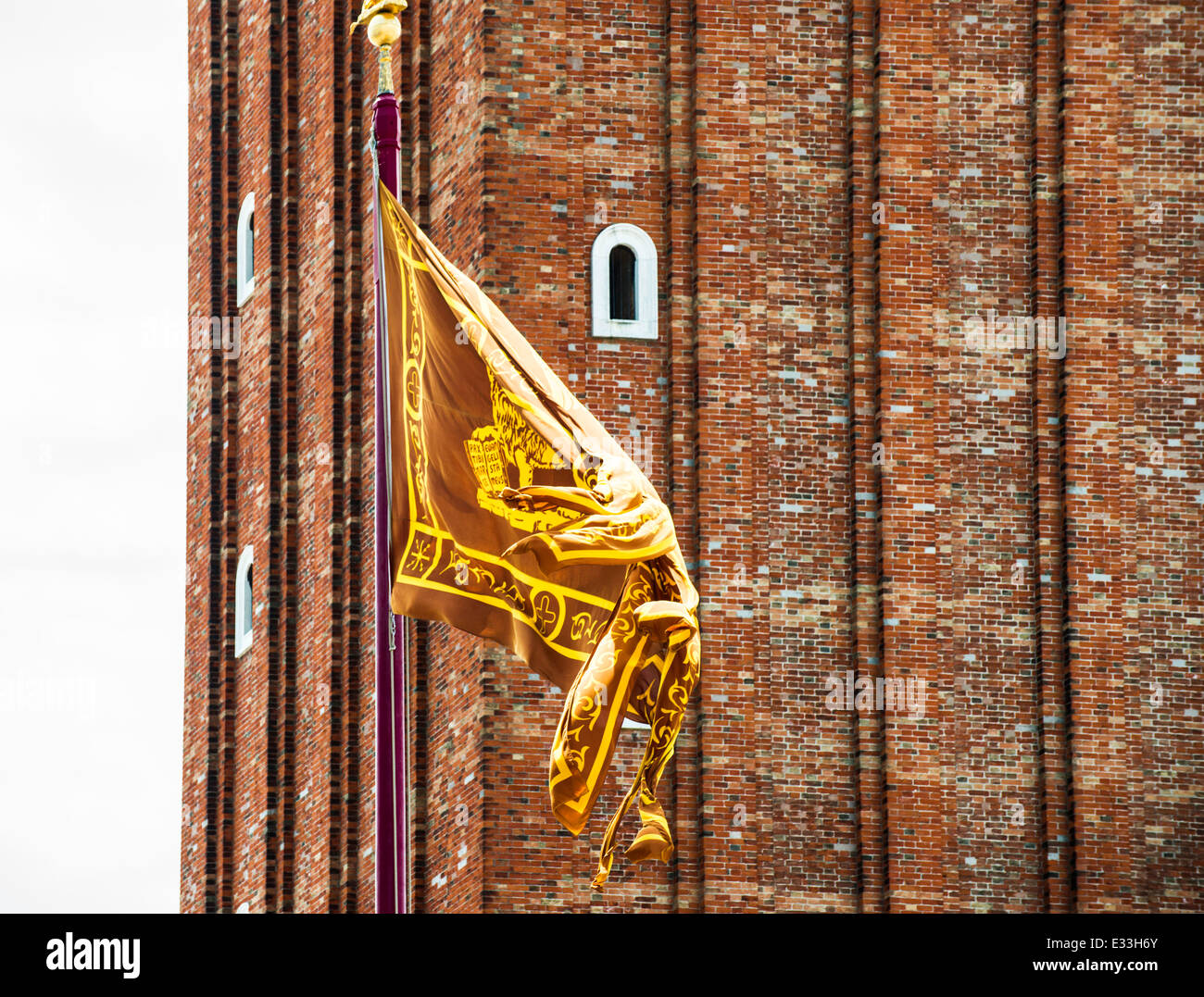 Flagge von Venedig am Platz San Marco Stockfoto