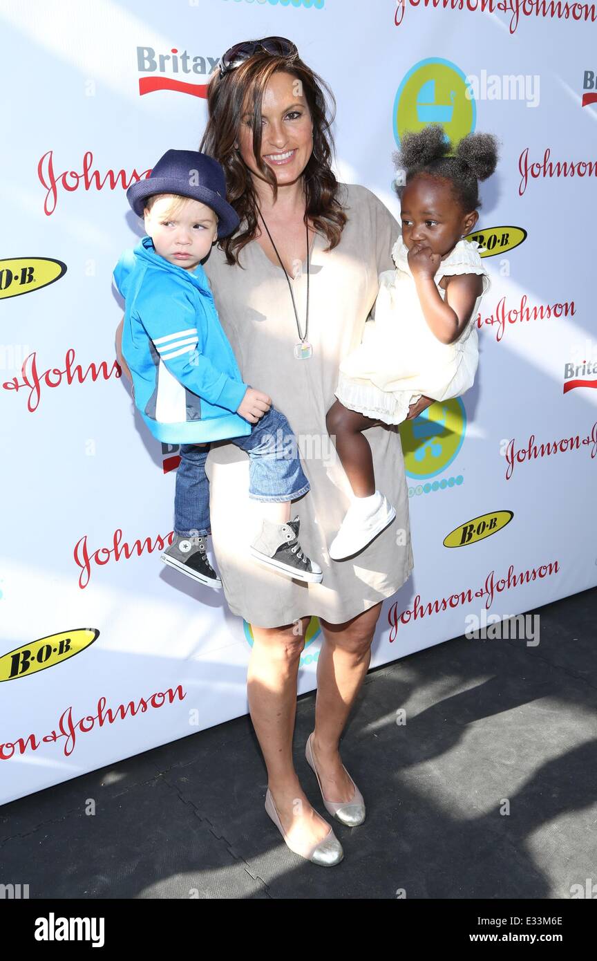 2013 Baby Buggy vor dem Schlafengehen Bash gesponsert von & Johnson Johnson und Britax "B.O.B" an der viktorianischen Gärten, Central Park statt: Mariska Hargitay wo: New York City, New York, USA bei: 6. Juni 2013 Stockfoto