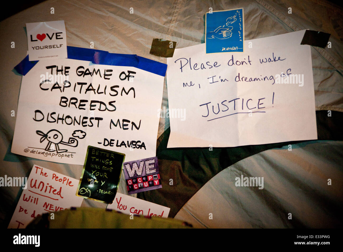 Occupy Wall Street Schildern im Zuccotti Park, NYC Stockfoto