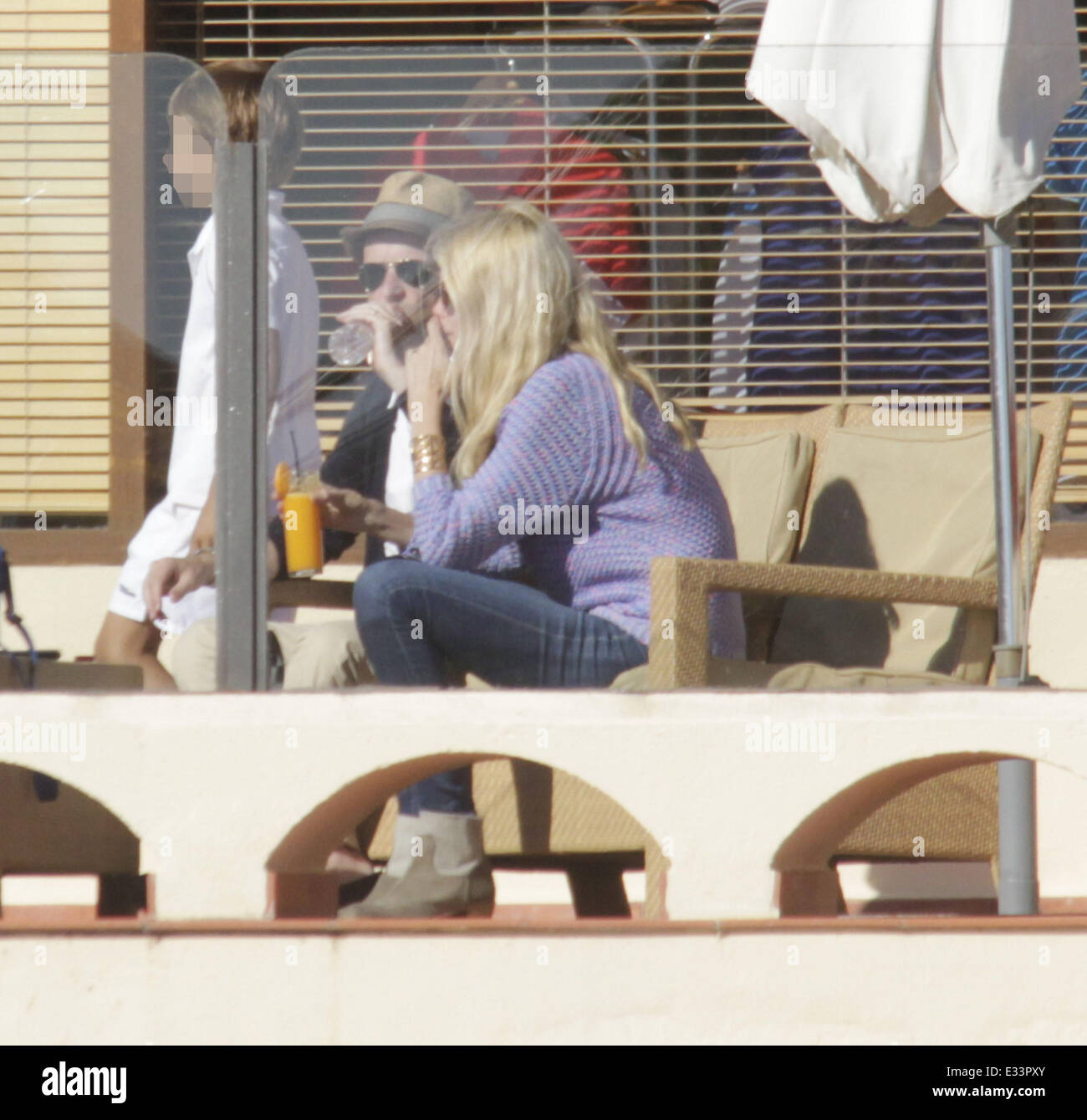 Claudia Schiffer, Ehemann Matthew Vaughn und Söhne Casper, Clementine und Cosima in Puente Romano Tennis club Featuring: Claudia Schiffer, Matthew Vaughn Where: Marbella, Spanien: 7. Juni 2013 Stockfoto