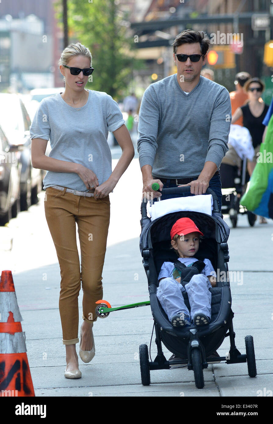 Karolina Kurkova macht einen Spaziergang in Tribeca mit ihrem Ehemann