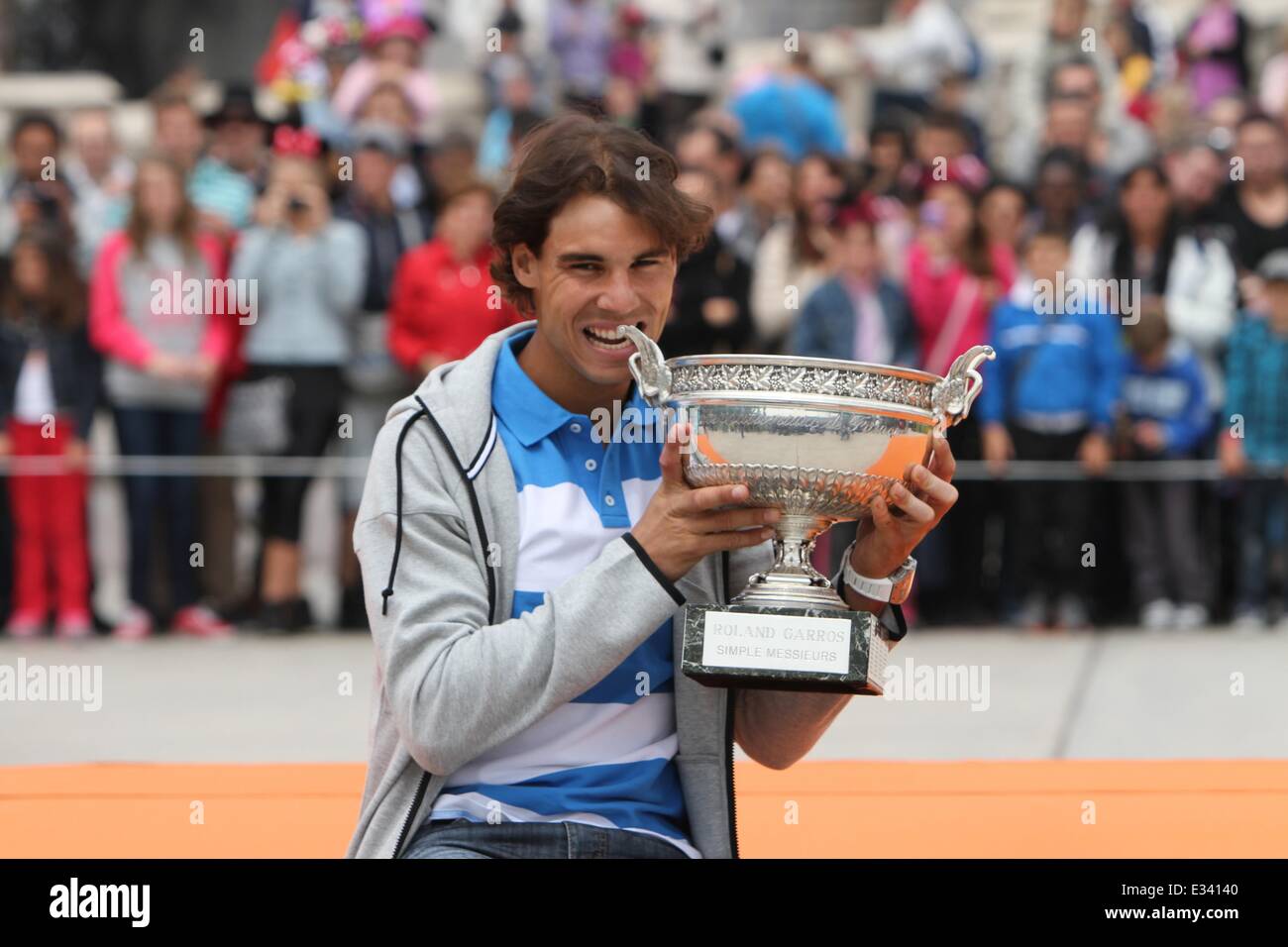 Rafael Nadal präsentiert seine 8. Rolland Garros Trophäe im Disneyland Paris in Marne-la-Vallée, Frankreich.  Mitwirkende: Rafael Nadal Whe Stockfoto