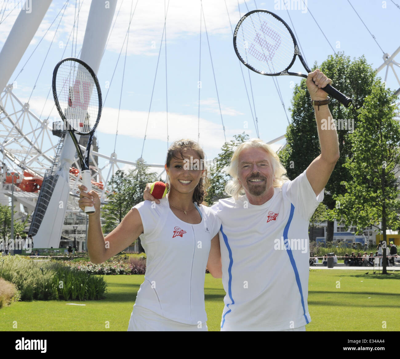 Virgin Active feiern den Beginn der Wimbledon Championships 2013 mit Sir Richard Branson und britische Nummer eins weibliche Tennis Player Laura Robson mit: Richard Branson, Laura Robson Where: London, Vereinigtes Königreich bei: 14. Juni 2013 Stockfoto