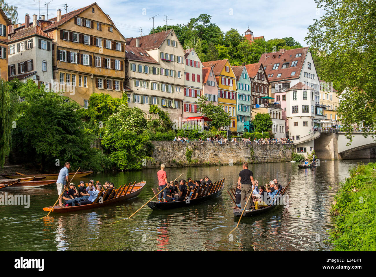 Bootfahren auf dem Neckar in Tübingen, genannt Stocherkahn Stockfoto
