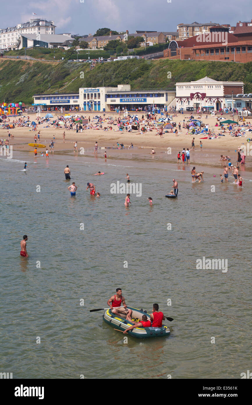 Bournemouth, Dorset, UK. 22. Juni 2014. Massen Richtung Bournemouth an einem heißen sonnigen Tag des Wochenendes optimal. Bildnachweis: Carolyn Jenkins/Alamy Live-Nachrichten Stockfoto