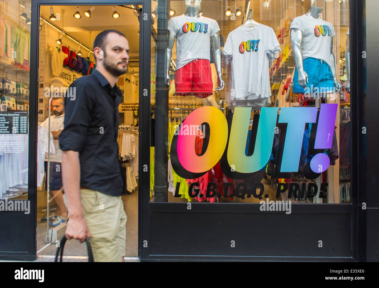 Paris, Frankreich, man Shopping in Marais Gay Area, Geschäfte, Ladenfronten, Schaufenster, Gay Pride, amerikanische Kleidung, Regenbogen und Stolz, Gentrifizierung Stockfoto