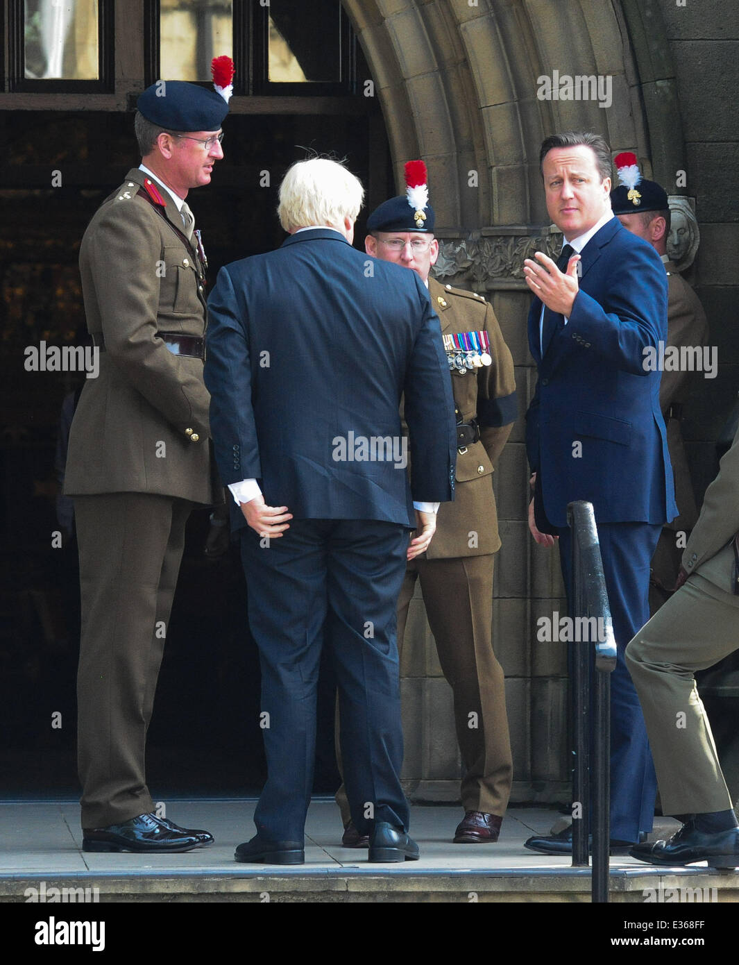 Die Beerdigung von Schlagzeuger Lee Rigby an begraben Pfarrei Kirche Featuring: David Cameron, Boris Johnson wo: Bury, Lancashire, Großbritannien wenn: 12. Juli 2013 Stockfoto