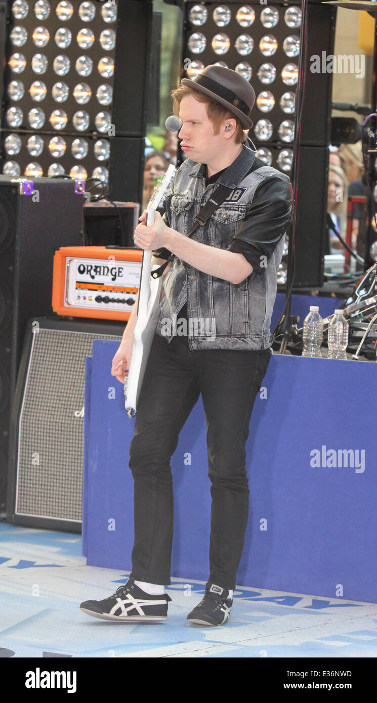 Fall Out Boy, die live auf NBC "Today" show Featuring: Patrick Stump wo: New York City, NY, USA bei: 19. Juli 2013 Stockfoto