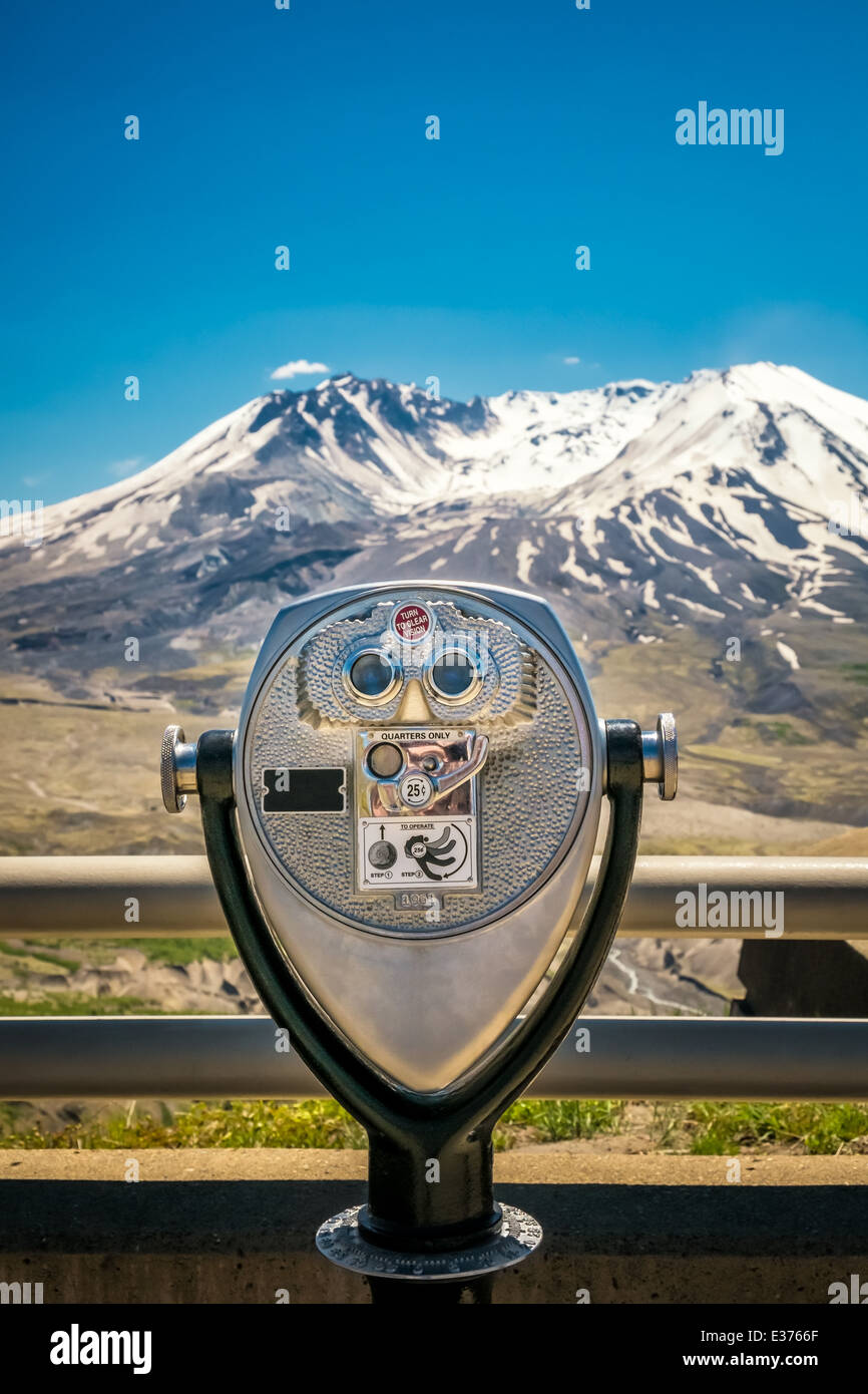 Münz-Fernglas vor Mount Saint Helens Stockfoto