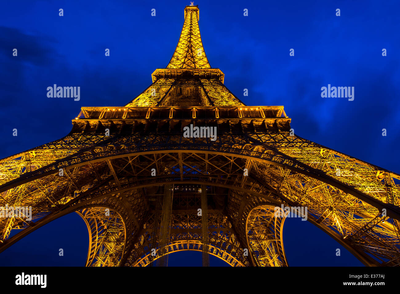 Eiffelturm, Paris, Frankreich - in der Nacht Stockfoto