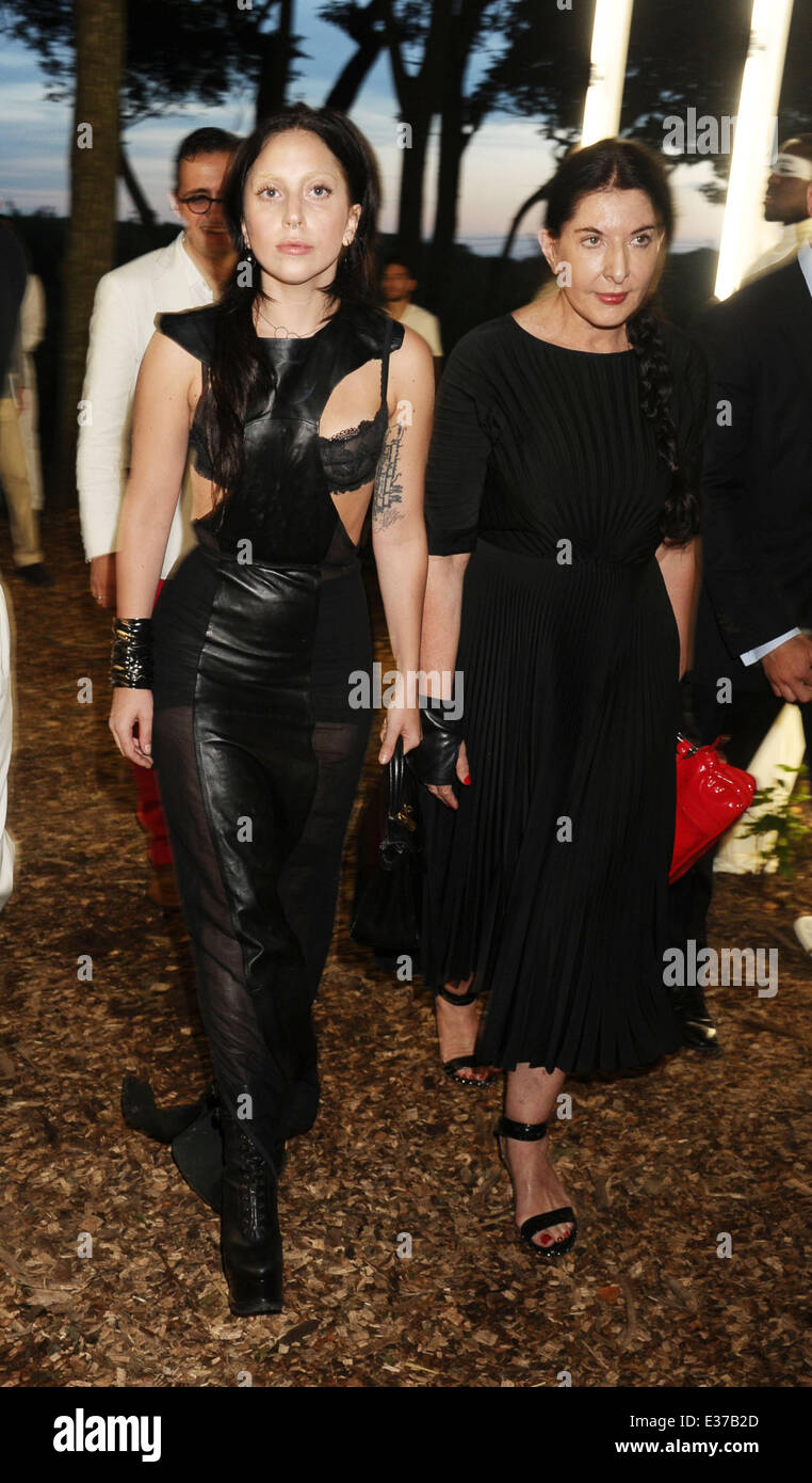 Lady gaga and marina abramovic -Fotos und -Bildmaterial in hoher ...