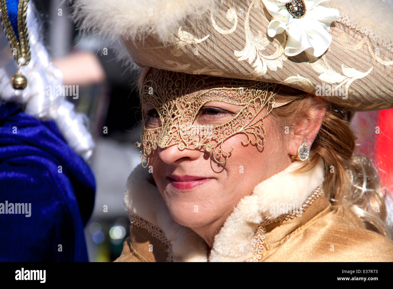 Frauen im Kostüm für Karneval in Venedig Stockfoto