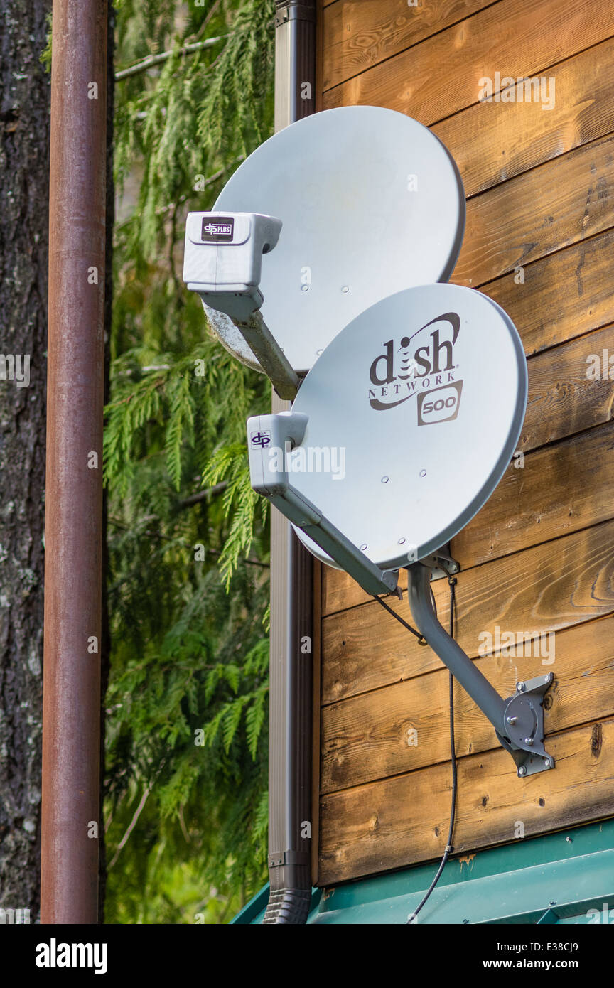 DIS Netzwerk-Sat-Receiver auf einem Haus Stockfoto