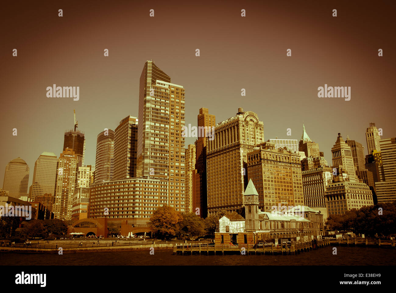 einen Blick auf Batterypark und die Skyline von Manhattan, New York, USA Stockfoto