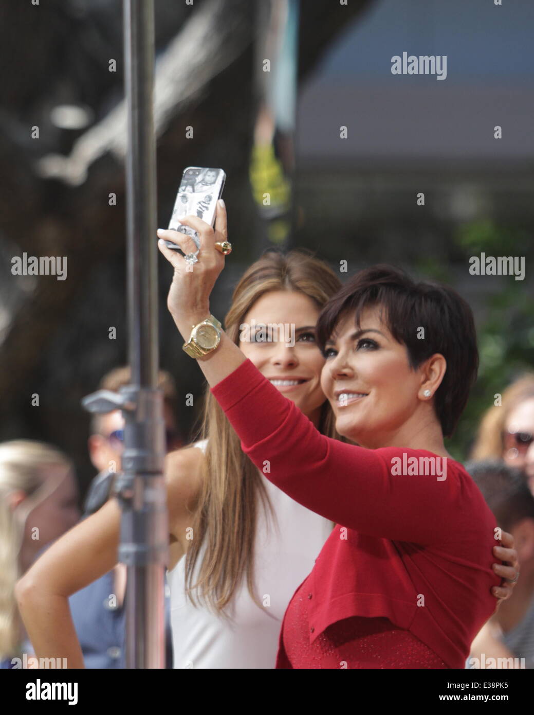 Prominente Machen Einen Auftritt Auf Extra TV Show Mit Kris Jenner Prominente machen einen auftritt auf extra tv show mit kris jenner