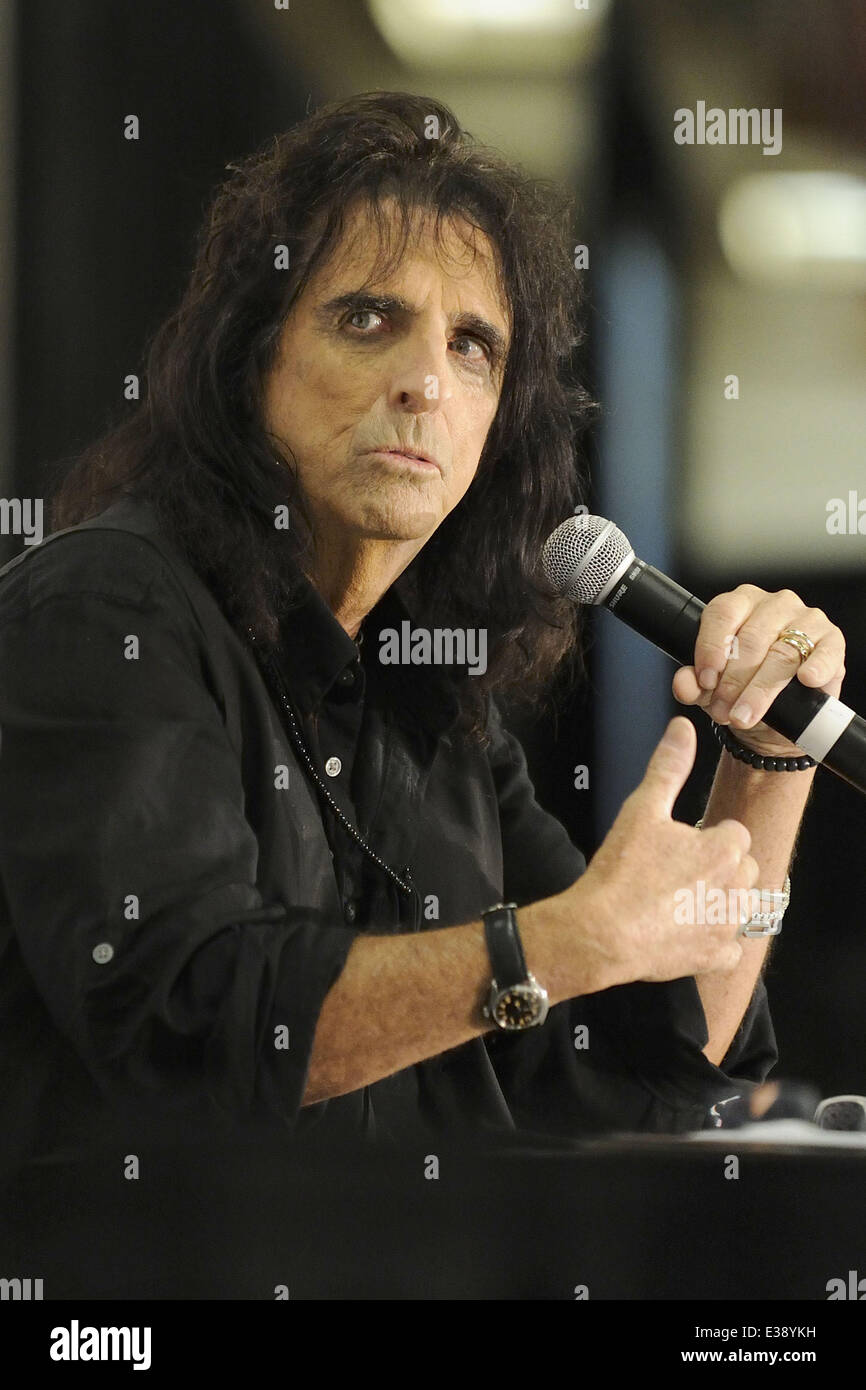 Tag 1 der Fan Expo Canada in Toronto Metro Convention Centre.  Mitwirkende: Alice Cooper, Vincent Damon Furnier wo: Toronto, Kanada bei: 23. August 2013 Stockfoto