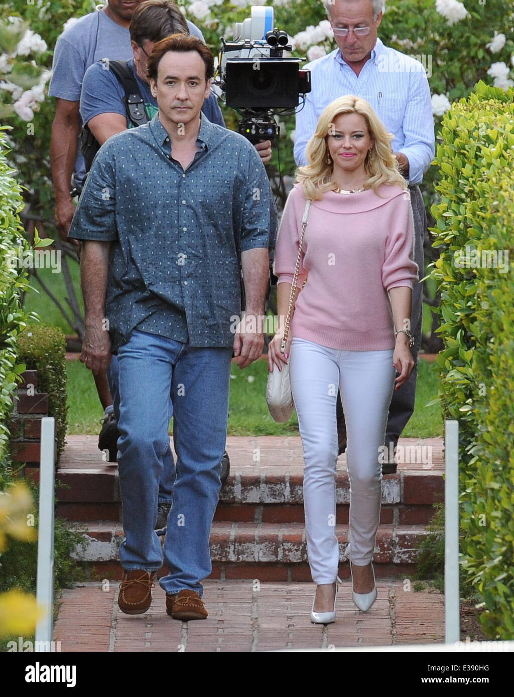 Elizabeth Banks und John Cusack auf den Drehort das Biopic von Strand-Jungen Brian Wilson Film "Liebe & Erbarmen" Featuring: Elizabeth Banks, John Cusack Where: Los Angeles, CA, Vereinigte Staaten von Amerika bei: 22. August 2013 Stockfoto