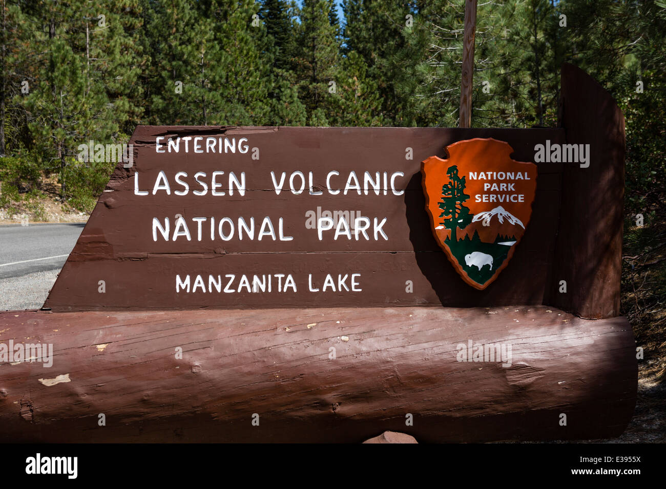 Eintritt in Lassen Volcanic Nationalpark, Kaskade-Strecke, Nord-Kalifornien, USA Stockfoto