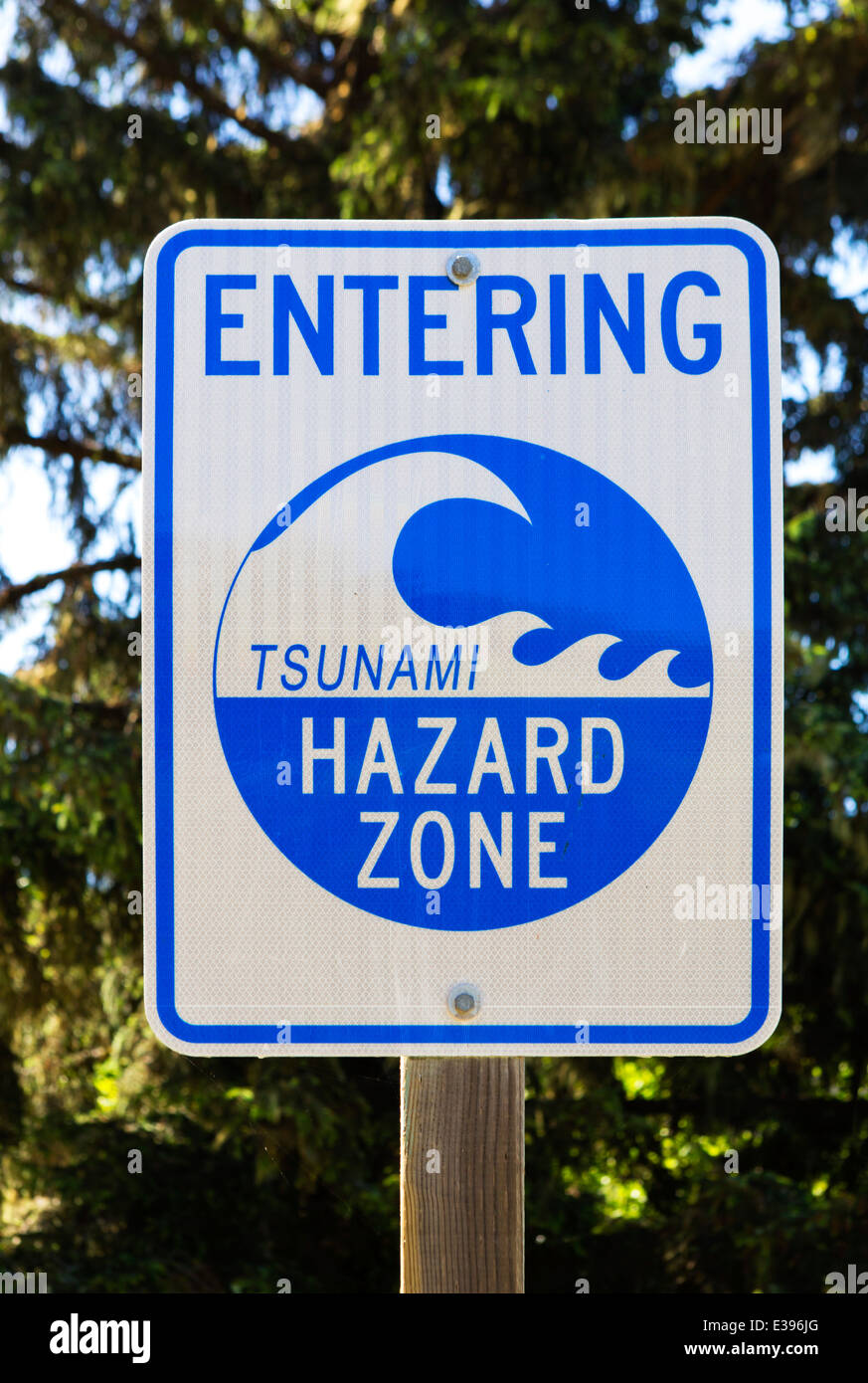 Tsunami-Gefahrenzone Verkehrszeichen auf dem State Route 1 in Nord-Kalifornien, USA Stockfoto