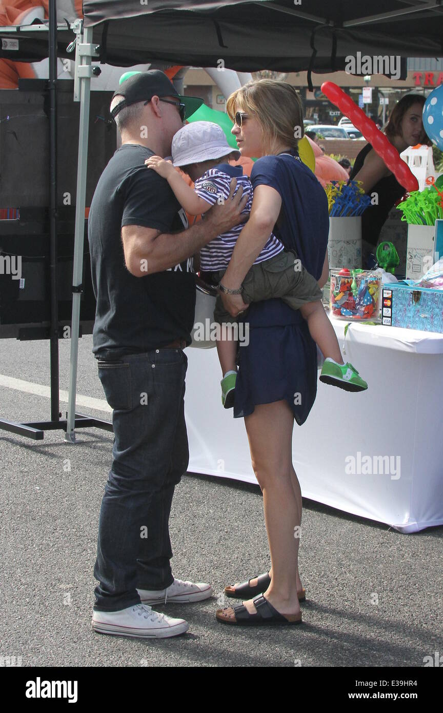 Selma Blair und Jason Bleick, mit ihrem Sohn Arthur Studio City mit: Selma Blair, Jason Bleick Where: Studio City, CA, Vereinigte Staaten bei: 31. August 2013 Stockfoto