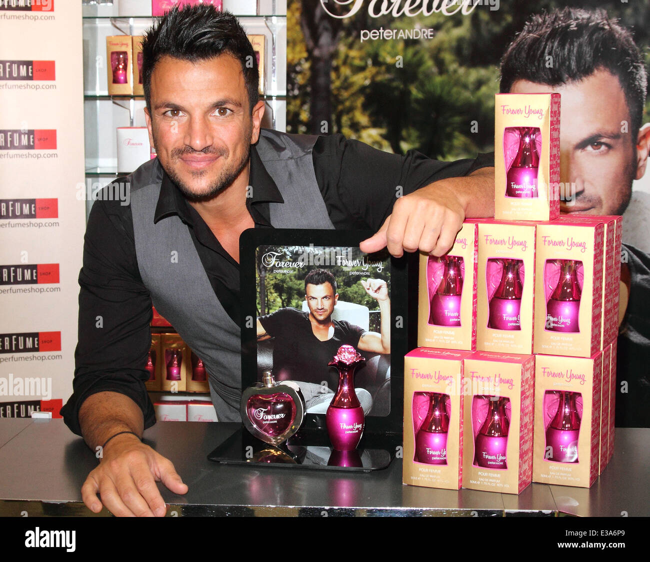 Singer, Peter Andre Fragrance Launch Signing bei Northampton mit: Peter Andre wo: London, Vereinigtes Königreich bei: 07 September 2013 Stockfoto