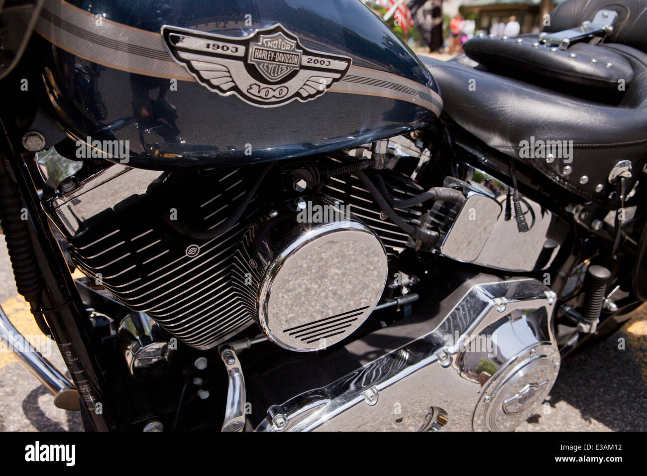 Closeup-Detail-Ansicht von Harley Davidson 100. Jahrestag Modell Motorrad Logo - USA Stockfoto