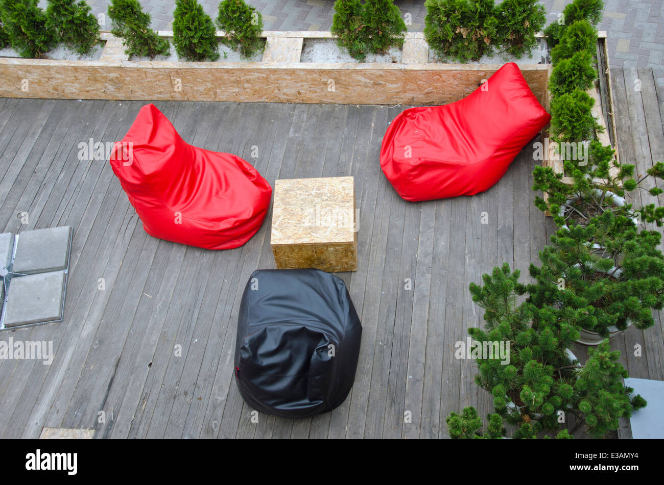 Freiluft-Café Restaurant bunten weichen Sitze design Stockfoto