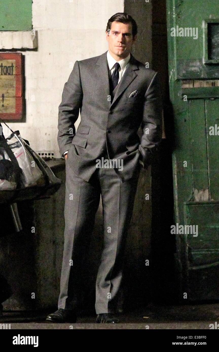 Mann aus Onkel Film gedreht in London der Mann von Stahl Henry Cavnd unter der Regie von Guy Ritchie mit Darsteller: Henry Cavil Stockfoto