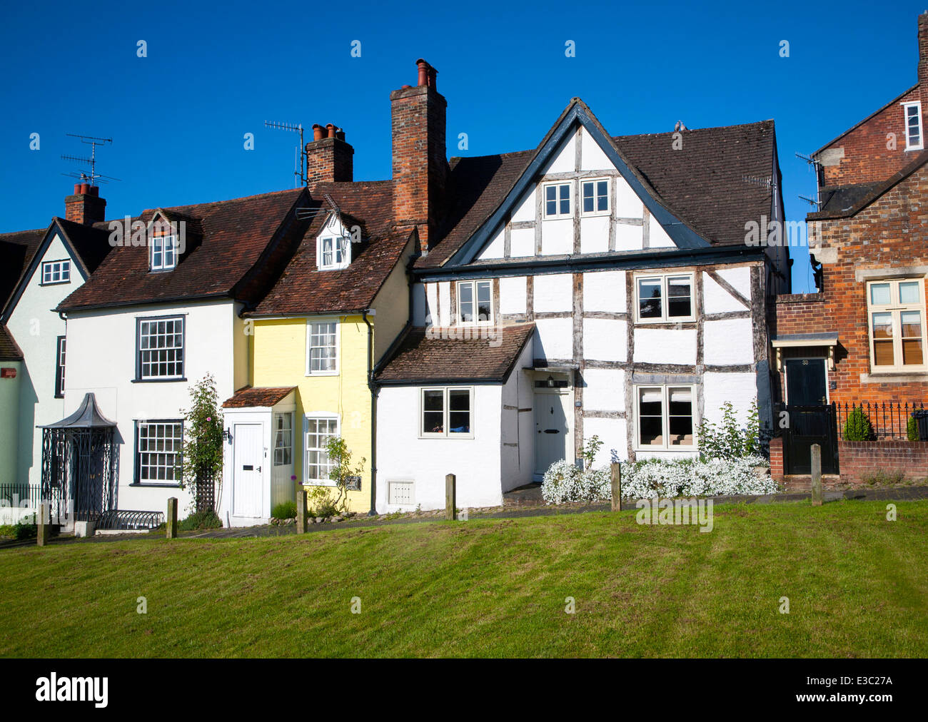 Historische Gebäude auf dem grünen Marlborough, Wiltshire, England Stockfoto