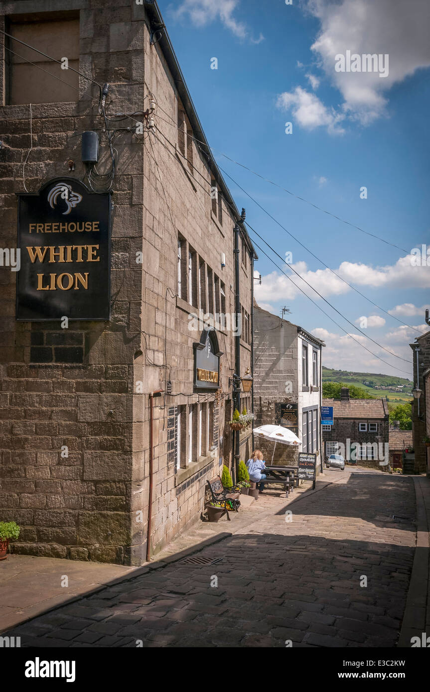 Heptonstall Dorf Calderdale. Der White Lion Pub. West Yorkshire. Nordwestengland. Der weiße Löwe Wirtshaus. Stockfoto