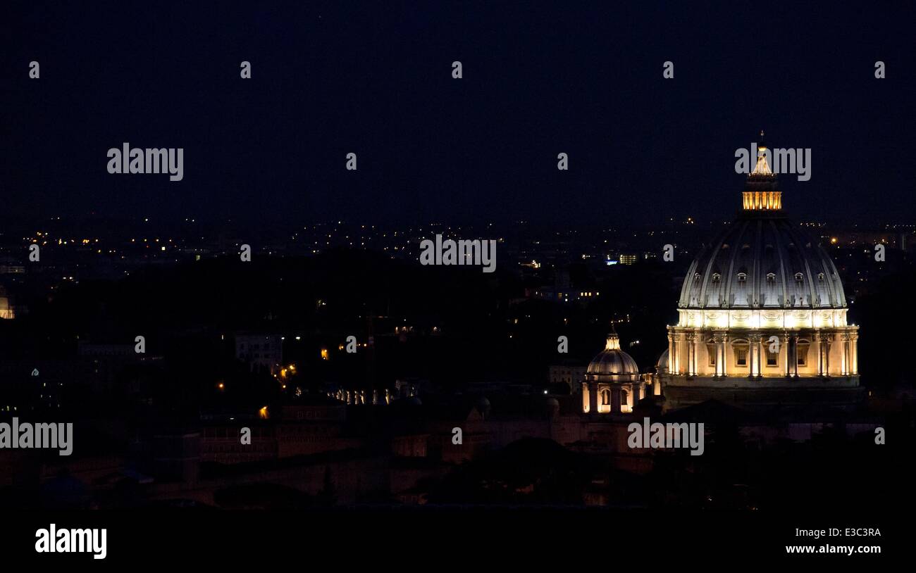 Vatikanstadt, Vatikan. 22. Juni 2014. Str. Peters Basilica bei Nacht in der Vatikanstadt, Vatikan, 22. Juni 2014. Foto: SVEN HOPPE/DPA/Alamy Live-Nachrichten Stockfoto