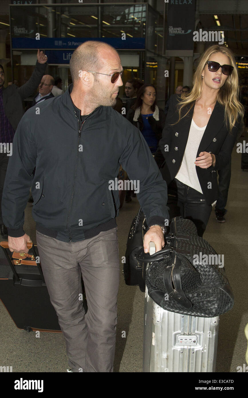 Rosie Huntington-Whiteley und Jason Statham Ankunft in St Pancras International Featuring: Jason Statham, Rosie Huntington-Pfingstmontag Stockfoto