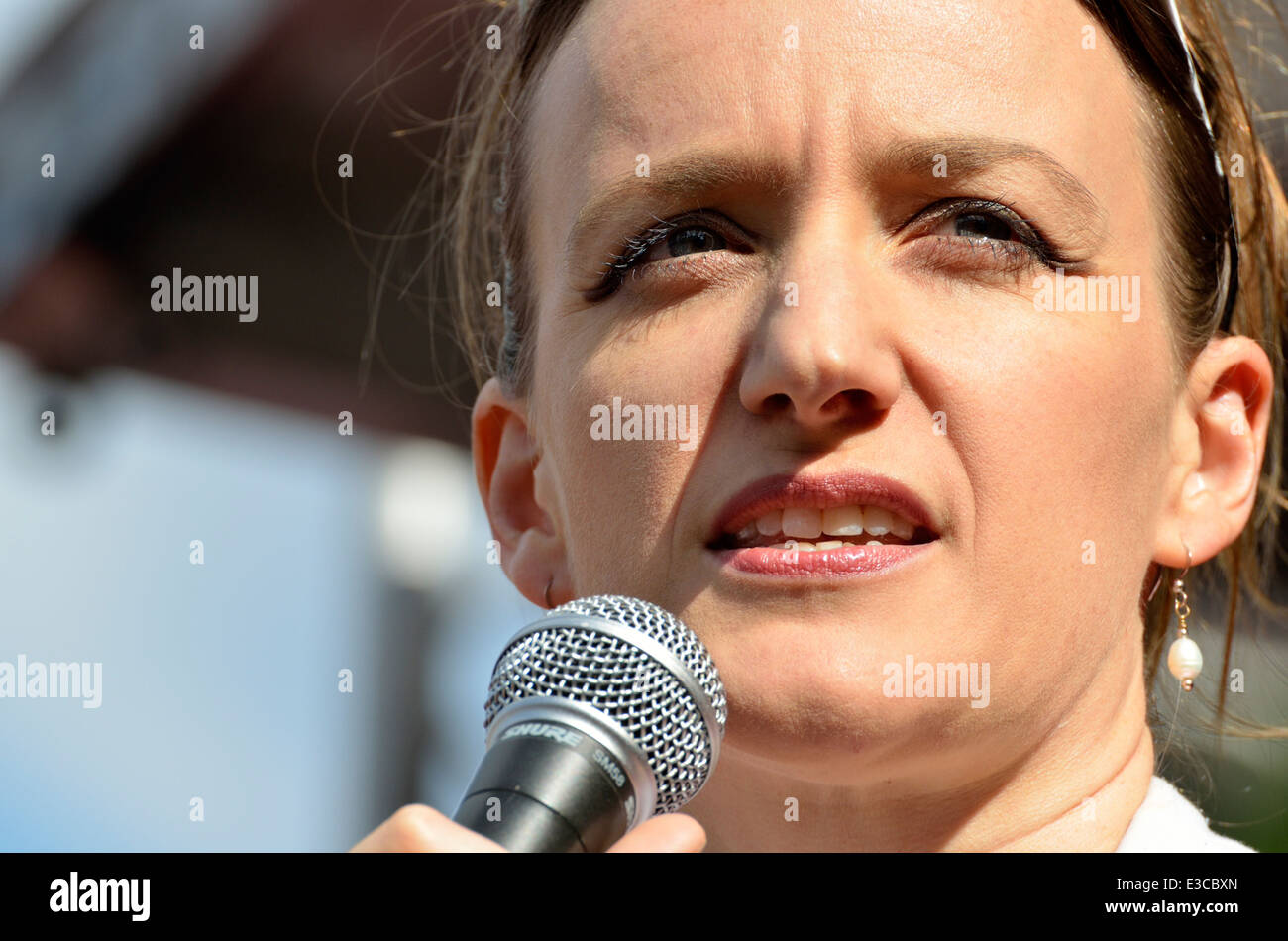 Kate Smurthwaite sprechen in Parliament Square, London, 21. Juni 2014 Stockfoto