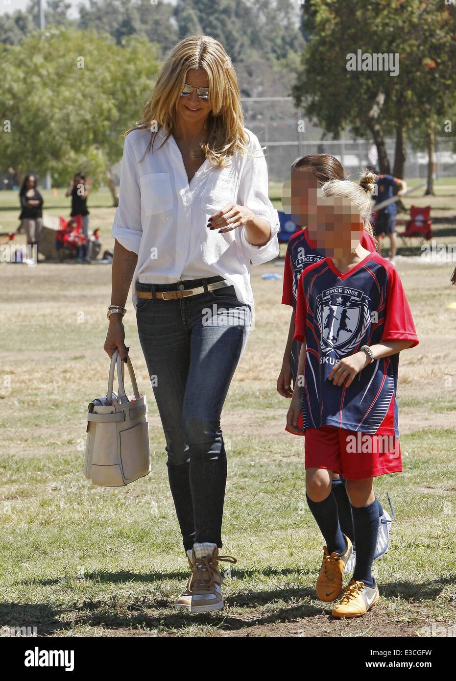 Heidi Klum Sieht Ihre Kinder Fussball Spielen Mit Heidi Klum Leni Klum Wo Los Angeles Ca Vereinigte Staaten Von Amerika Als 29 September 2013 Stockfotografie Alamy
