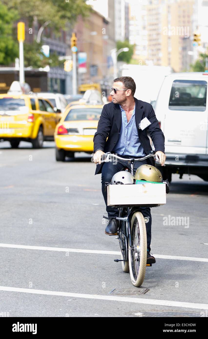 Promi-Sichtungen im East Village mit New York City: Liev Schreiber wo: New York City, NY, Vereinigte Staaten, wann: 30 September 2013 Stockfoto