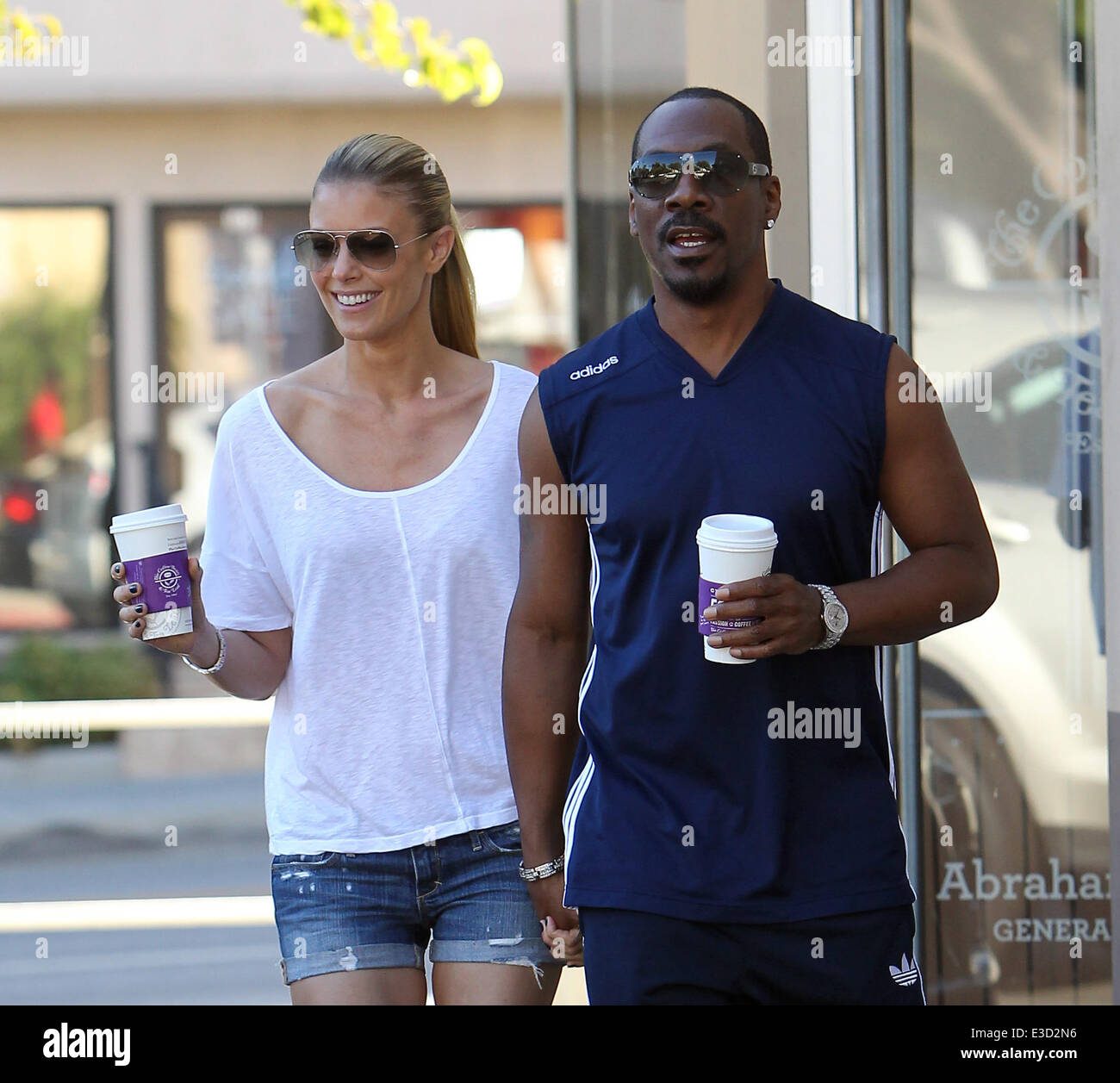 Eddie Murphy und Modell Freundin Paige Butcher entdeckt immer Kaffee Studio City mit: Eddie Murphy, Paige Butcher wo: Los Angeles, CA, Vereinigte Staaten von Amerika bei: 5. Oktober 2013 Stockfoto