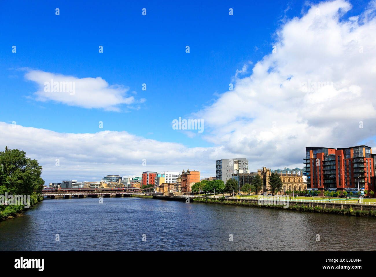 Blick auf den Fluss Clyde in Richtung Broomielaw und König George V Bridge, Glasgow Scotland, UK Stockfoto