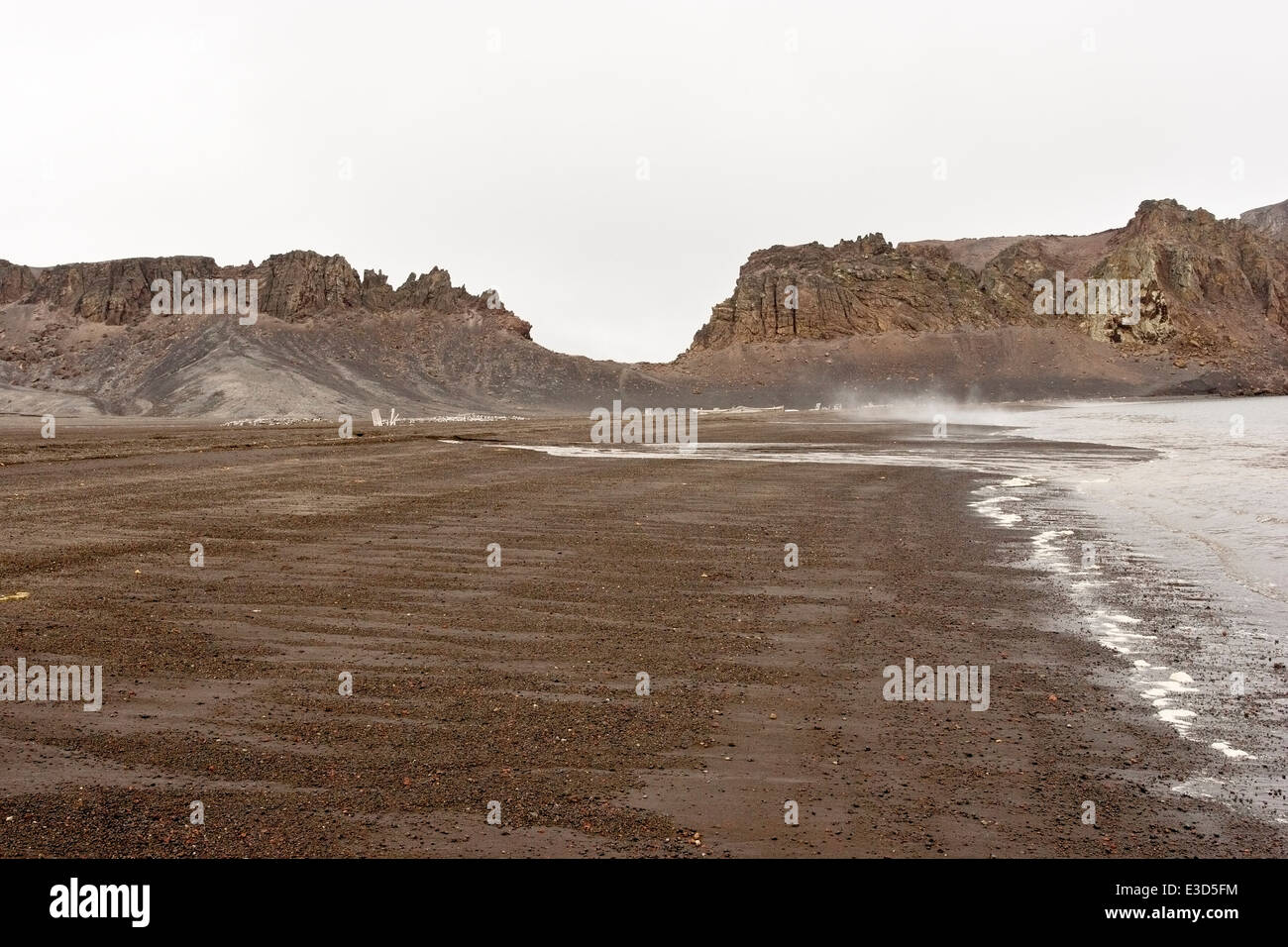 Deception Island, Blick in die Caldera des aktiven Vulkans zeigt Neptuns Balg, South Shetlands, Antarktis Stockfoto