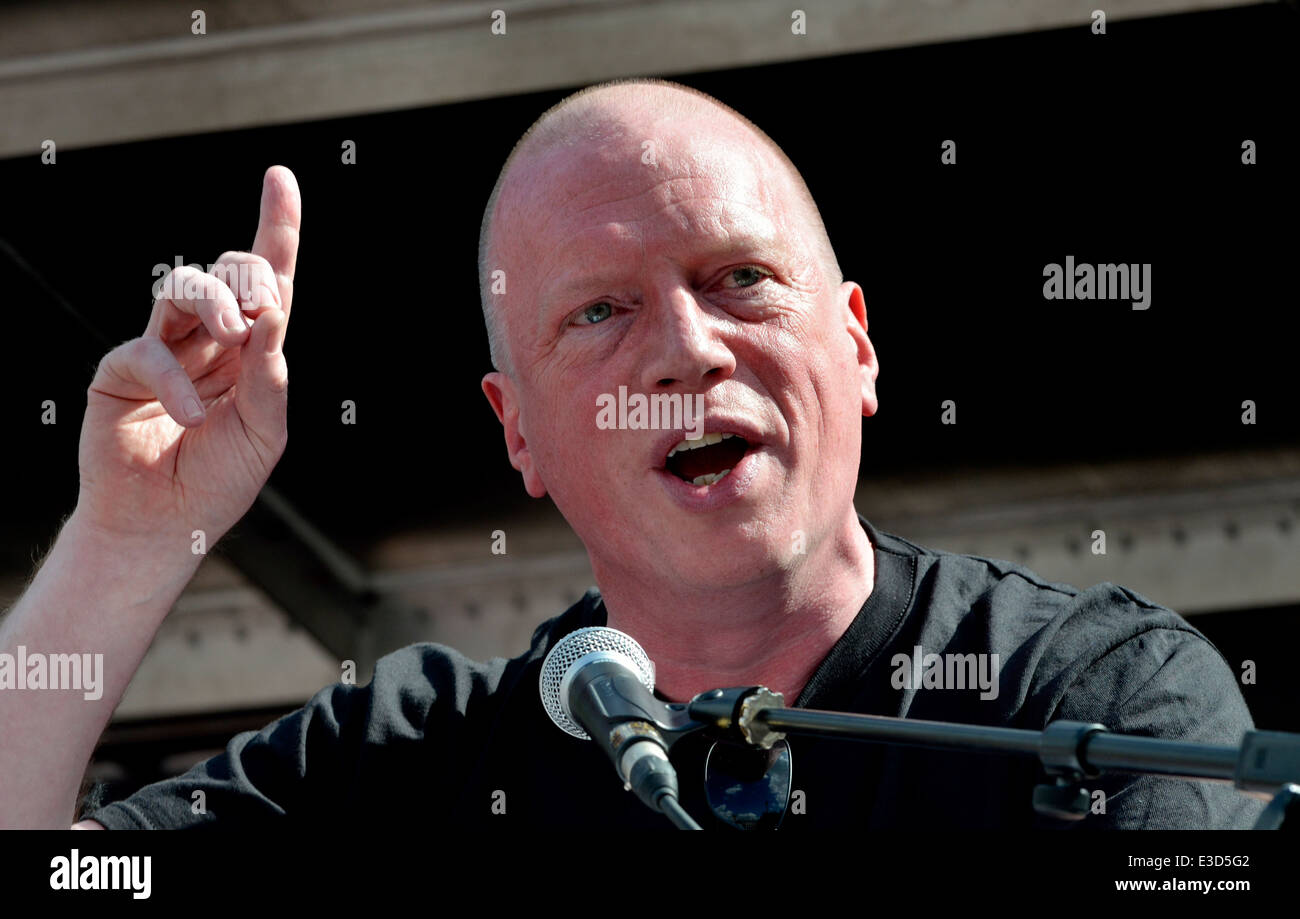 Matt Wrack - Generalsekretär der Fire Brigades Union - sprechen in Parliament Square, London, 21. Juni 2014 Stockfoto