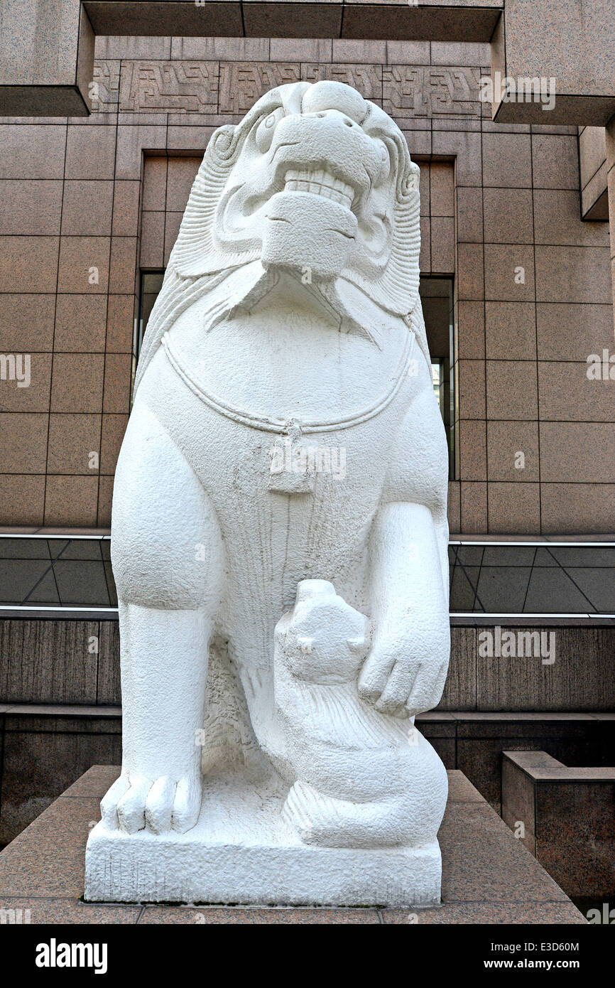 Sculture Lion vor dem Shanghai Museum China Stockfoto
