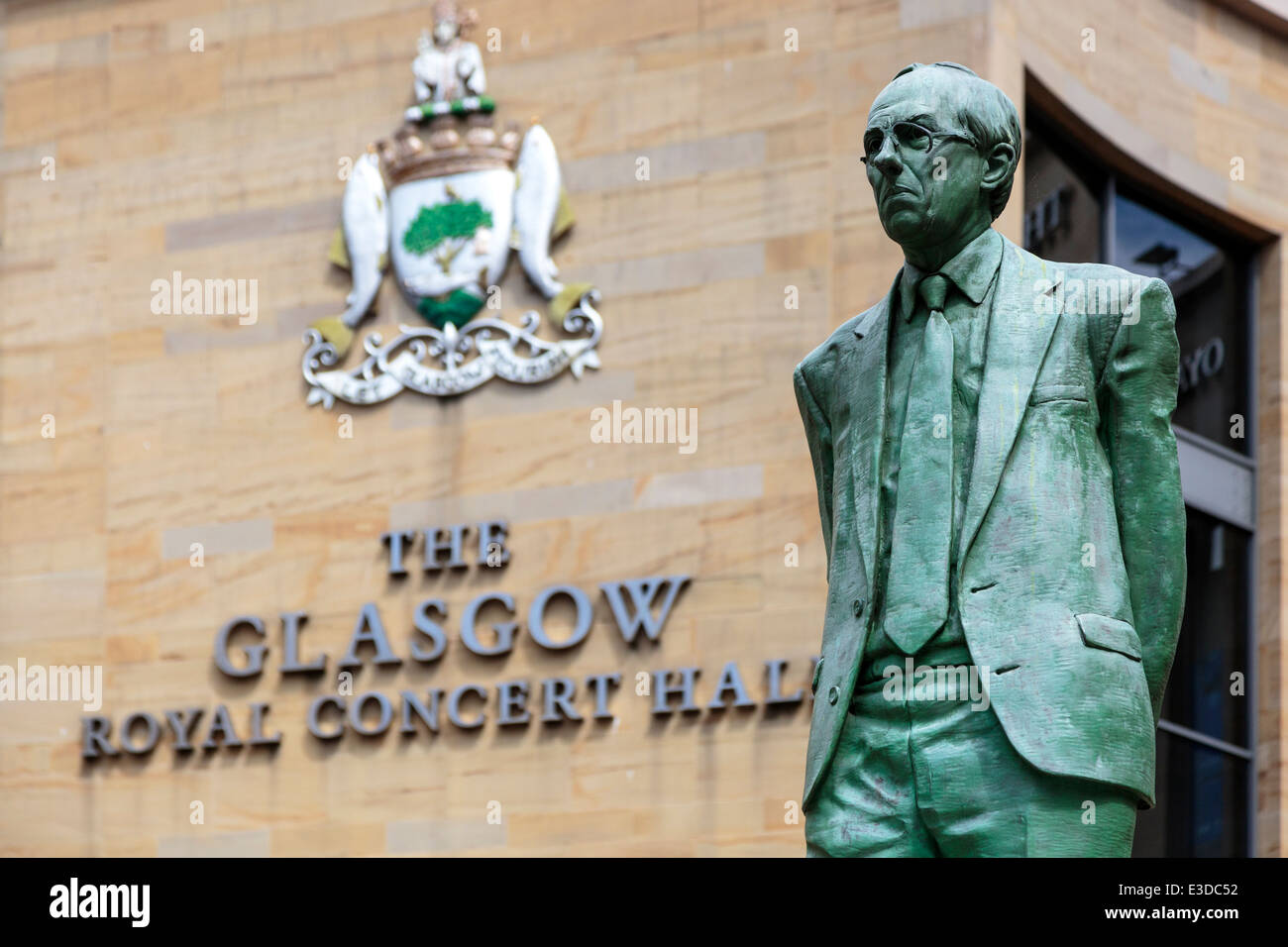 Statue von Donald Dewar erste erster Minister von Schottland, Buchanan Street, Glasgow, UK Stockfoto