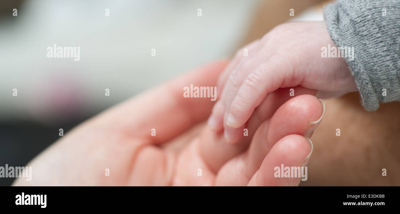 Mutter und Baby hand Stockfoto