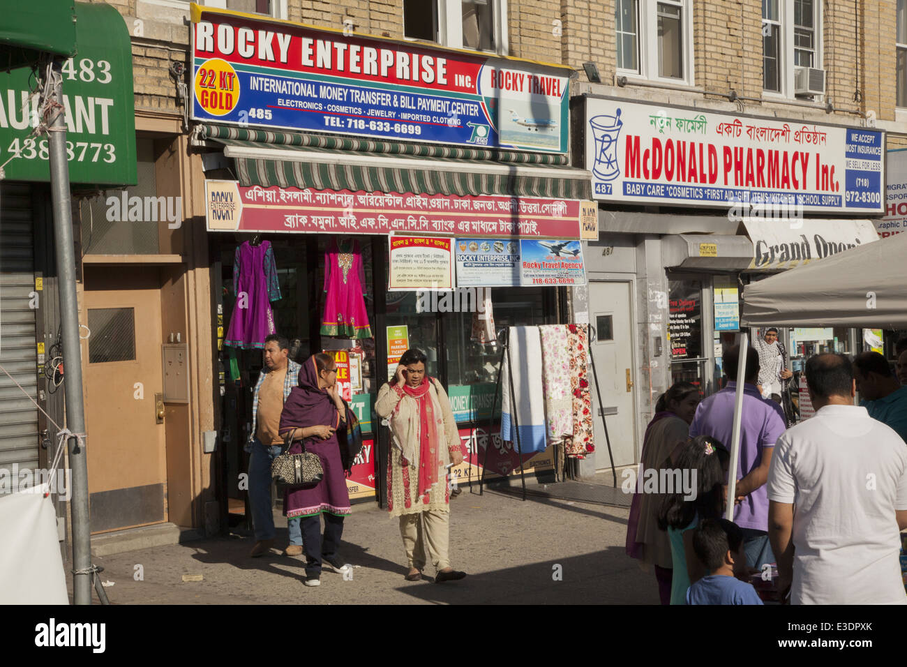 Straßenfest in "Little Bangladesh", McDonald Avenue, Kensington Nachbarschaft, Brooklyn, New York City. Stockfoto