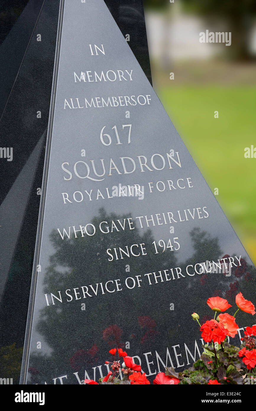 DENKMAL IN WOODHALL SPA IN LINCOLNSHIRE FÜR ALLE MITGLIEDER DER RAF 617 GESCHWADER, DIE SEIT DEM 2. WELTKRIEG GETÖTET WURDEN Stockfoto