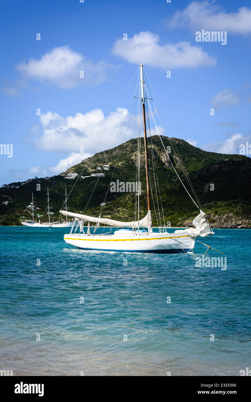 Boote im Hafen von Falmouth, Antigua Stockfoto
