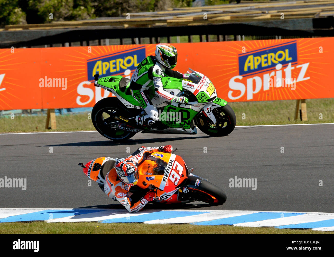 2013 Australian Moto GP - Runde 16 der Motorradweltmeisterschaft auf Phillip Island Grand Prix Circuit Featuring: Marc Marquez dreht wie Alvaro Bautista abseits Moto GP wo läuft: Phillip Island, Australien: 20. Oktober 2013 Stockfoto