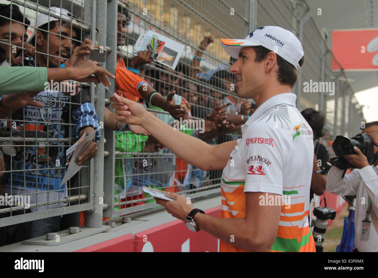 Adrian SUTIL, GER, Team Force India bei einer Autogrammstunde Formel eine indische Grand Prix 2013 an Buddh International Circuit wo: Noida, Indien bei: 24. Oktober 2013 *** Stockfoto