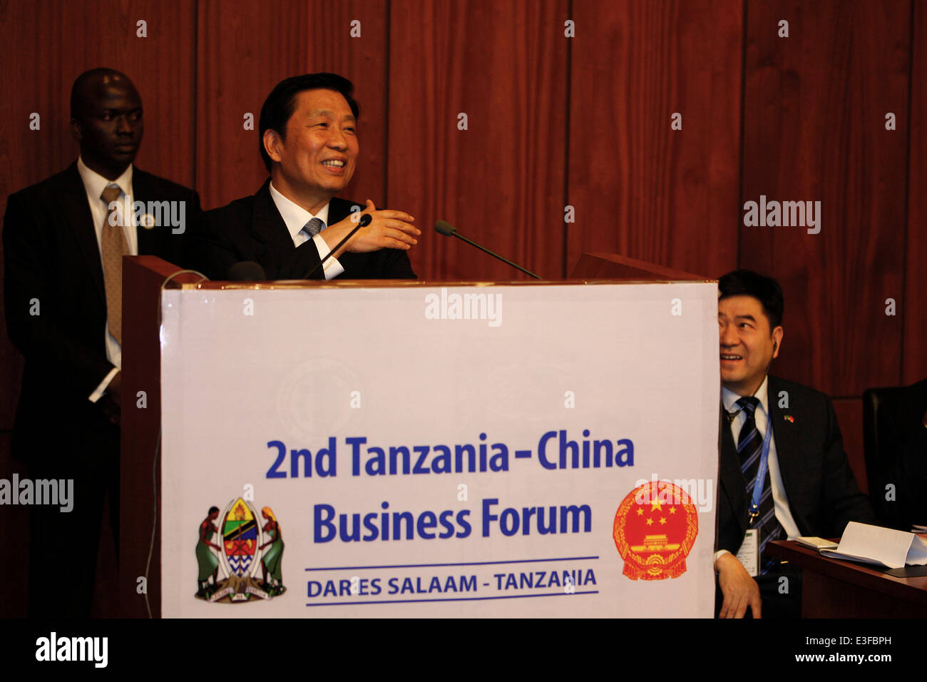 Dar Es Salaam, Tansania. 23. Juni 2014. Visiting Chinese Vice President Li Yuanchao (C) spricht bei der Eröffnungsfeier des 2. Forums in Dar Es Salaam, Tansania, Tansania und China 23. Juni 2014. © Zhou Xiaoxiong/Xinhua/Alamy Live-Nachrichten Stockfoto